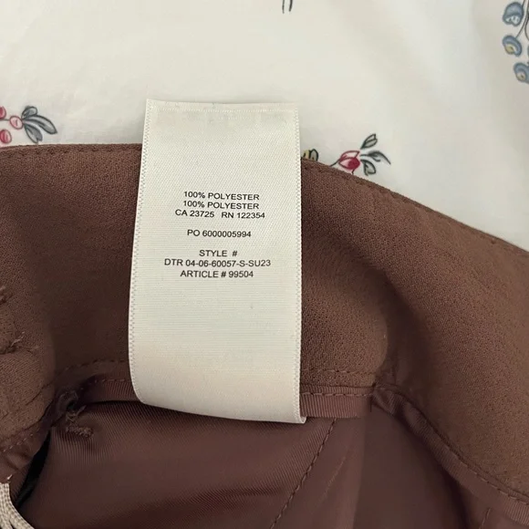 Aritzia Wilfred Alanya Pants in size 0 short. Color is Cocoa Bean - Picture 8 of 12